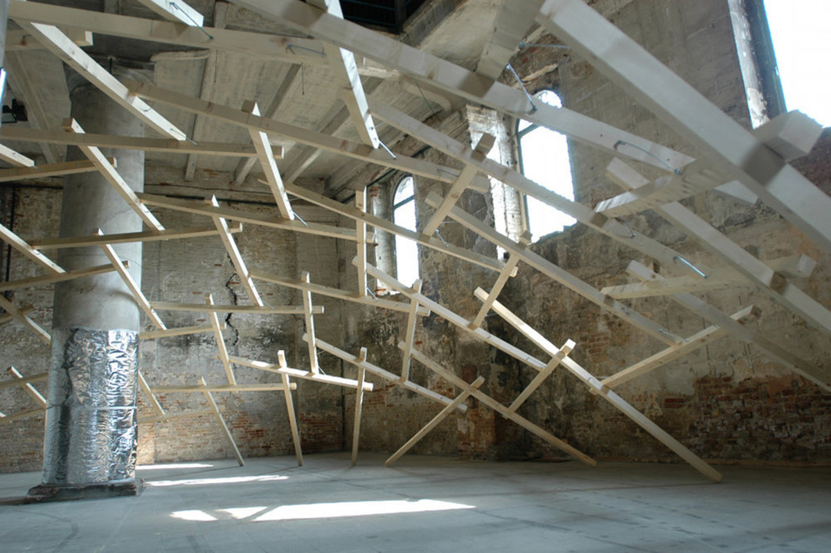 Projekt rozpadającej się kopuły - przygotowany na ekspozycję podczas 10. Biennale Architektury w Wenecji. Projekt chińskiego architekta Wang Shu - laureata Nagrody Pritzkera 2012; fot.:  Lu Wenyu