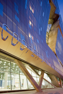 Nowy budynek akademicki dla Cooper Union for the Advancement of Science and Art w Nowym Jorku; projekt: Morphosis Architects
