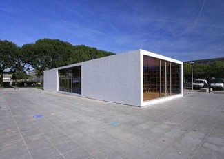 Pawilon z placem zabaw Anansi w Utrechcie, projekt Mulders vandenBerk Architecten, zdjęcie Roel Backaert