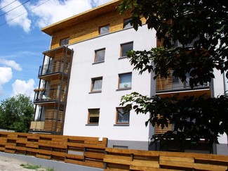 Zespół  zabudowy  wielorodzinnej  w  Katowicach  Kokocińcu; GOCZOŁOWIE ARCHITEKCI - STUDIO AUTORSKIE: arch. arch. Beata Goczoł, Witold Goczoł.  Realizacja nagrodzona Wyróżnieniem Wojewody Śląskiego w konkursie Architektura Roku Województwa Śląskiego 2005.