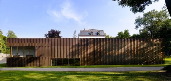 Dobudowa do Villa Vauban – Muzeum Sztuki Miasta Luksemburg otrzymało wyróżnienie główne w XV. edycji europejskiego konkursu Miedź w architekturze. Autor projektu: Philippe Schmit Architects